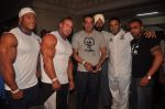 Sanjay Dutt meets Sheru Classic bodybuilding contestants on 22nd Sept 2011 (30).JPG